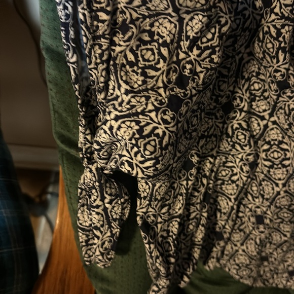 Ladies brand new cold shoulder blouse - Picture 4 of 5